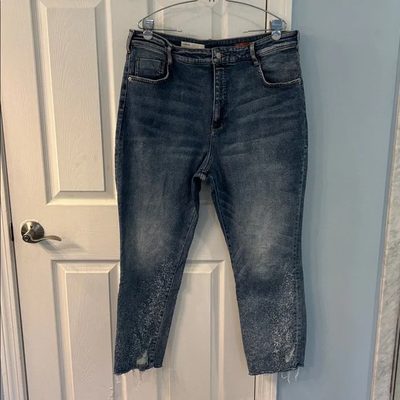 Pilcro The Cigarette Slim Straight Jeans in Distressed Light Wash, 34/18 - Picture 5 of 14